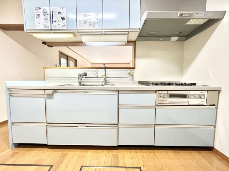 �L�b�`���@���������Ȃ���ł����Ƒ��Ƃ̉�b���y���߂�ΖʃL�b�`��