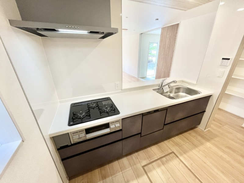 �L�b�`���@���������Ȃ���ł����Ƒ��Ƃ̉�b���y���߂�ΖʃL�b�`��