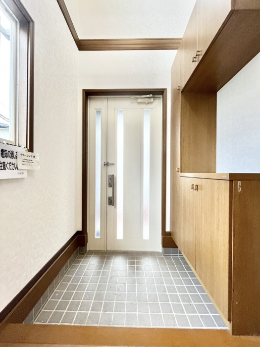 ���ց@���ʔ��͂��Ƒ��̎ʐ^��G�߂̃C���e���A�ŏ���I�Ƃ��ĉ��o�ł��܂�