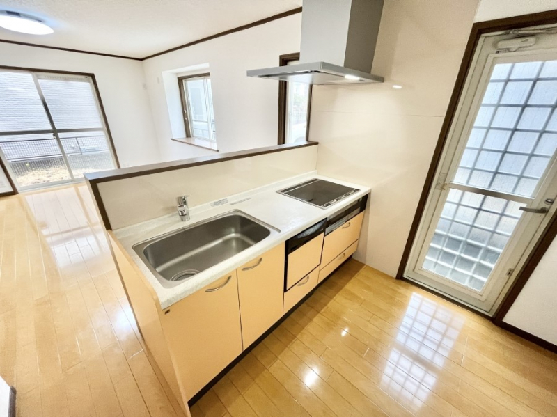 �L�b�`���@�J�E���^�[�z���Ɋy����������ׂ�B�����̂������������Ɣ��������Ȃ肻���ł��ˁB