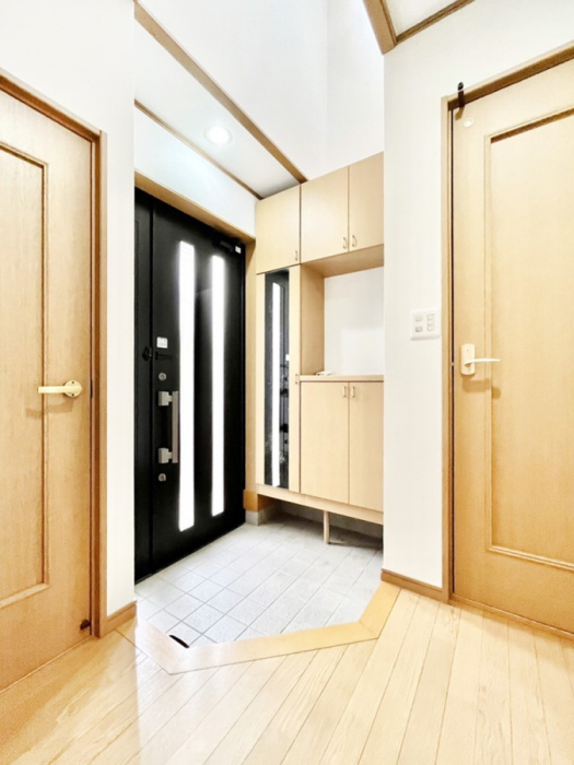 ���ց@���֏㕔�ɂ͐��������̗p�I���邢�z�����~�蒍�����ւł��B