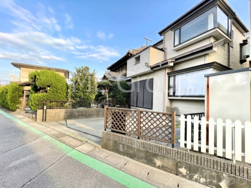 ���n�O�ώʐ^�@�����Ղ�̗z���ƊJ�����ɕ�܂�閾�邢�Z�܂�