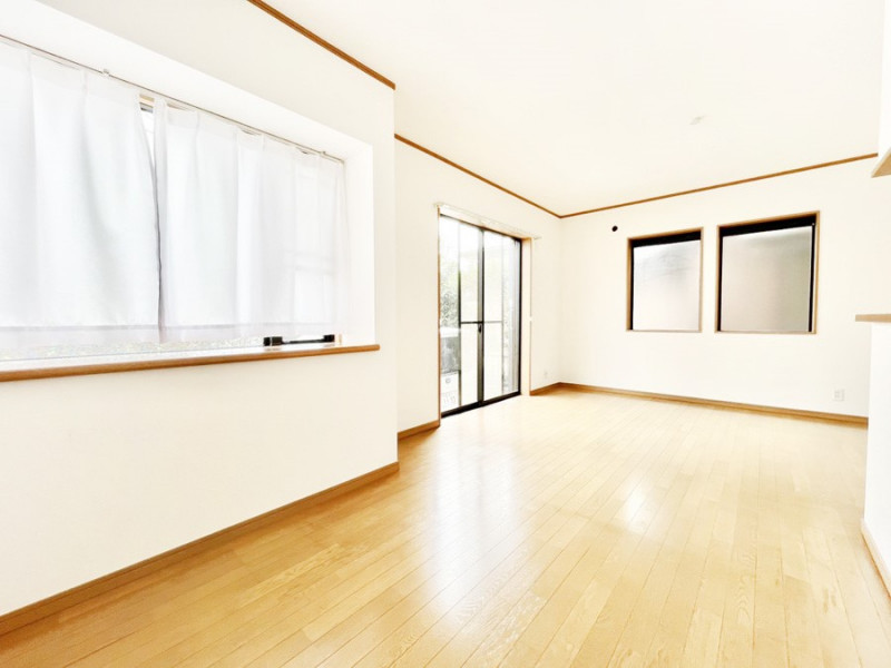 ���r���O�@���₩�ȗz���܂�ɕ�܂��A���S�n�̗ǂ����r���O�ŉƑ��c��񂪊y���߂܂��I