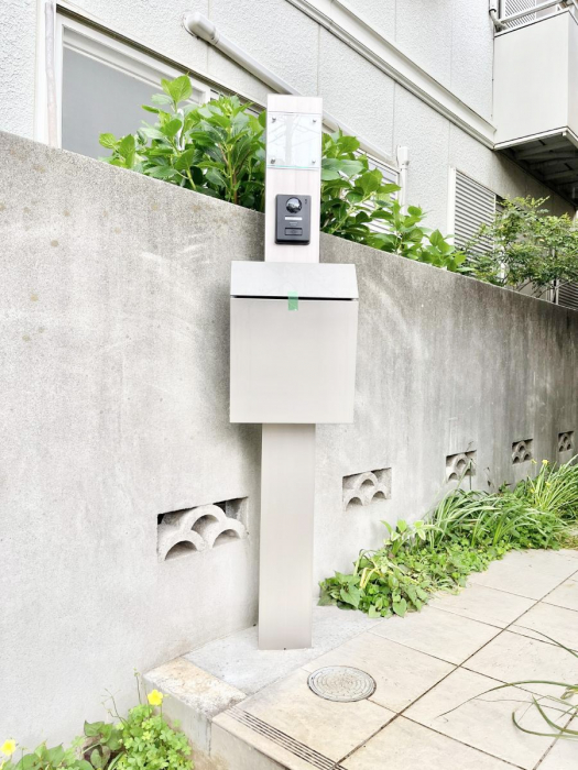 ���̑��@�\�D�E�C���^�[�z���E�|�X�g���ЂƂɏW��B�G���g�����X�ɂȂ��ރV���v���f�U�C���B