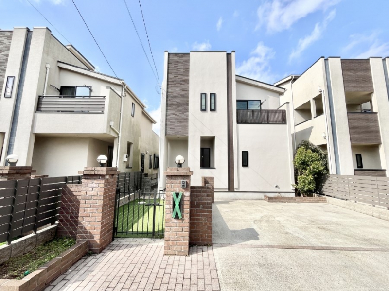 ���n�O�ώʐ^�@�������ꂽ�O�ρA�㎿�ȏZ��Ԃ��L���鎺���͉i�����S���ĉ߂�����Z���ł��B