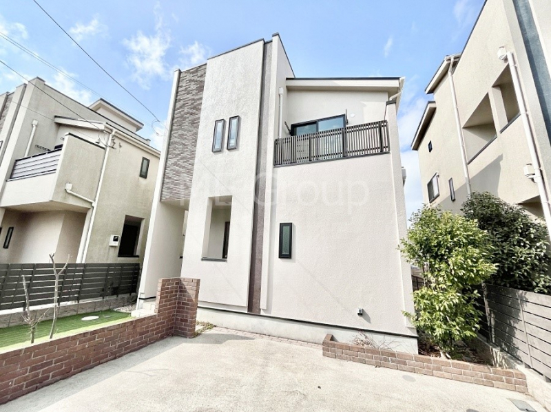 ���n�O�ώʐ^�@�ΖʃL�b�`�������r���O�C���K�i���̗p�����Ƒ����J�[�܂�}�C�z�[���I