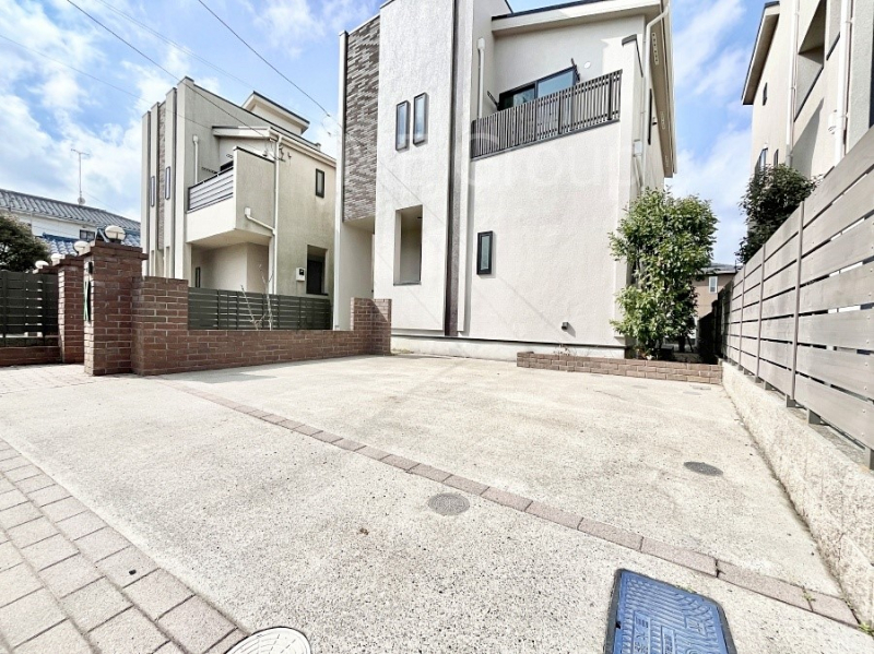 �@2��i�Ԏ�ɂ��j���ԉI���Ƒ��݂�Ȃ̎��]�Ԃ��u����L�X�J�[�X�y�[�X�B