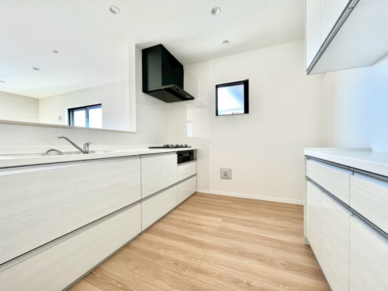 �L�b�`���@���������Ȃ���ł����Ƒ��Ƃ̉�b���y���߂�ΖʃL�b�`��