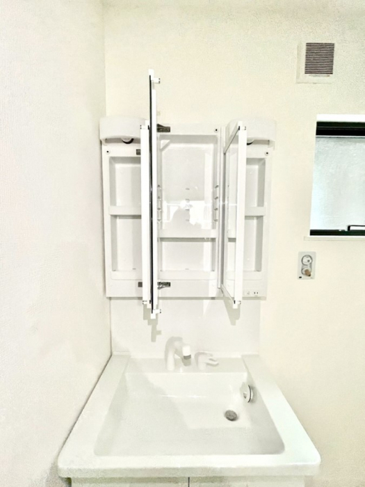 ���̑����ρ@�O�ʋ��̗��ɁA���ϕi��q���p�i�Ȃǂ����[�\�B���ʑ����������ƕۂ��܂��I