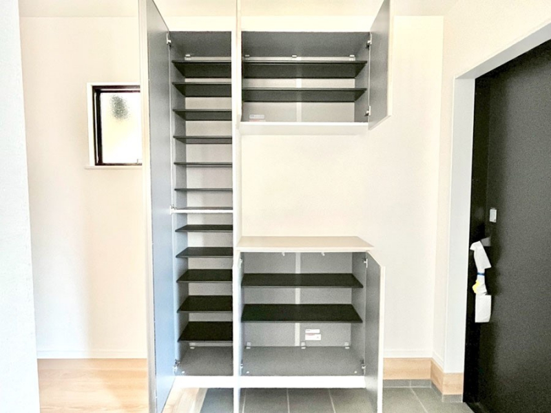 ���̑����ρ@�����Ղ���[�ł���V���[�Y�{�b�N�X�ŉƑ��S���̌C���A���ւ�������B  