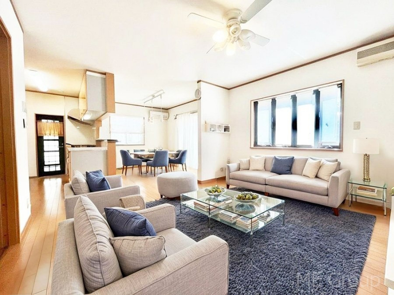 ���r���O�@�������������͋C�̂k�c�j�͉Ƒ��݂�Ȃ̉��K��ԁ��Ƌ��CG�ł�