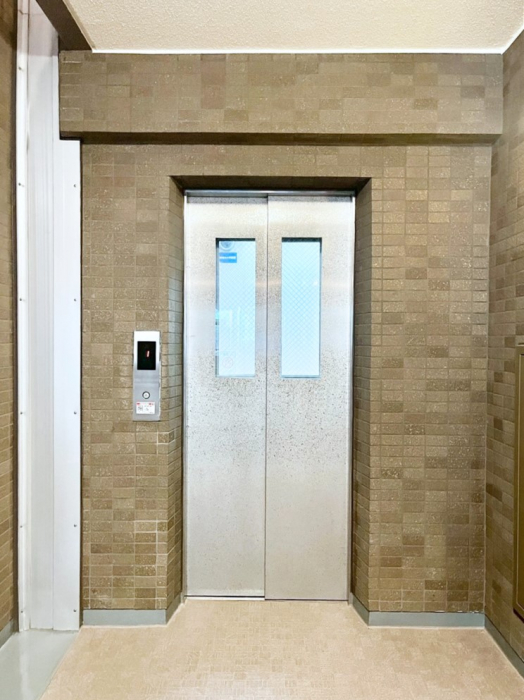 ���̑��@����̏�艺��ɕ֗��ȃG���x�[�^�[�I