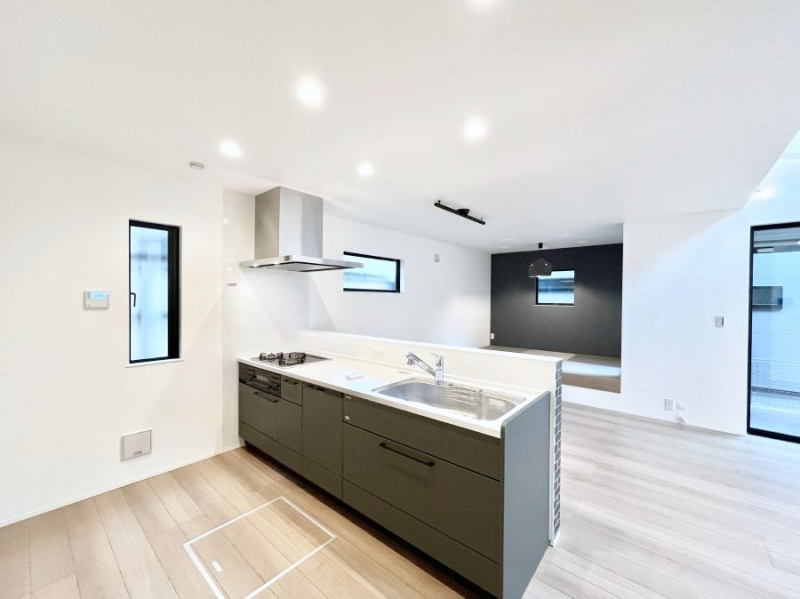 �L�b�`���@���������Ȃ���ł����Ƒ��Ƃ̉�b���y���߂�ΖʃL�b�`��