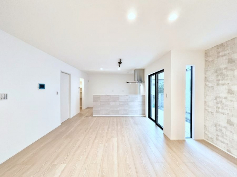 ���̑����ρ@�Ƒ��̏Ί炪���R�Ɛ��܂�Ă���A����ȕ��͋C�̃_�C�j���O�Ɏd�オ���Ă��܂��B