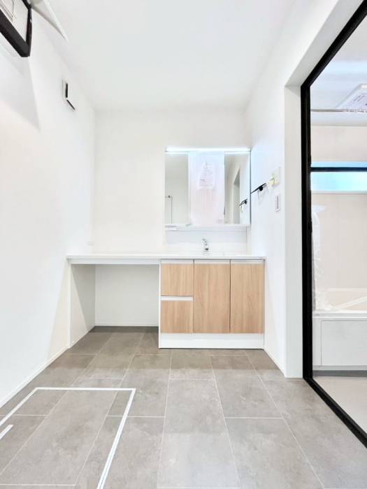 ���ʑ�E���ʏ��@��Ƃ�̐��ʃX�y�[�X�Œ��̐g�x�x���X���[�Y��