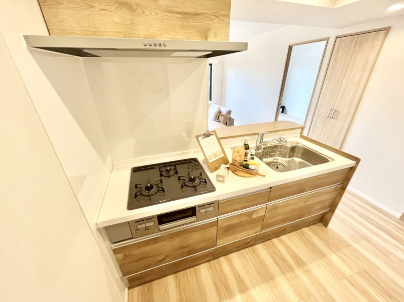 �L�b�`���@���������Ȃ���ł����Ƒ��Ƃ̉�b���y���߂�ΖʃL�b�`��