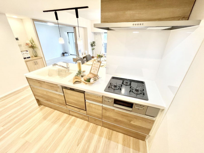 �L�b�`���@���������Ȃ���ł����Ƒ��Ƃ̉�b���y���߂�ΖʃL�b�`��