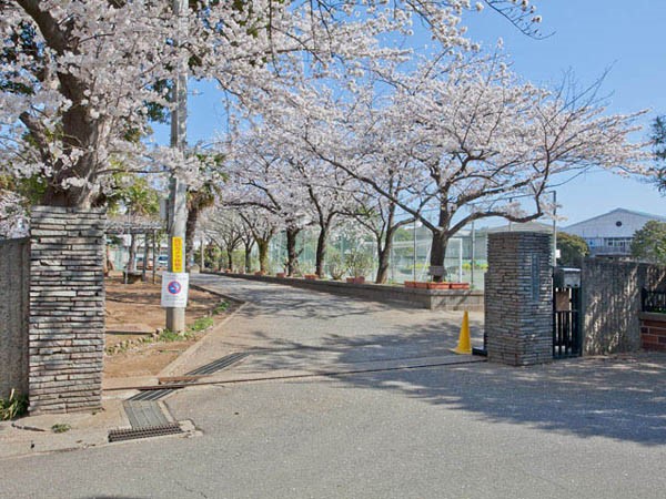 ���ӊ��@���w�Z 1060m ��t�s�����钆�w�Z