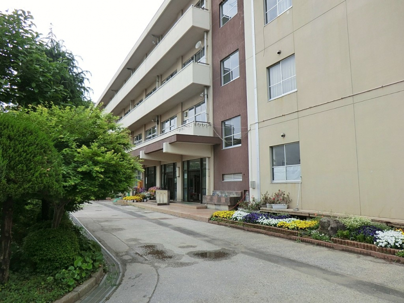 ���ӊ��@���w�Z 1090m �䑷�q�s���z�����w�Z