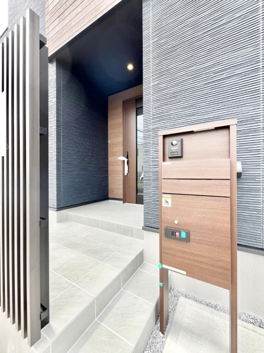 ���̑��@�\�D�E�C���^�[�z���E�|�X�g�E��z�a�n�w���ЂƂɏW��B�G���g�����X�ɂȂ��ރV���v���f�U�C���B