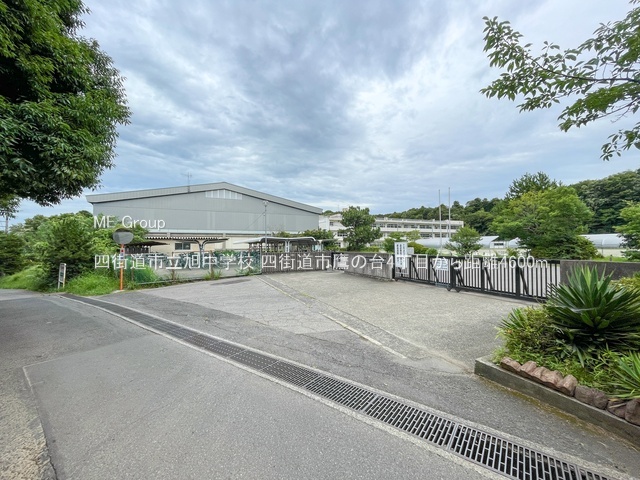 ���ӊ��@���w�Z 4600m �l�X���s�������w�Z