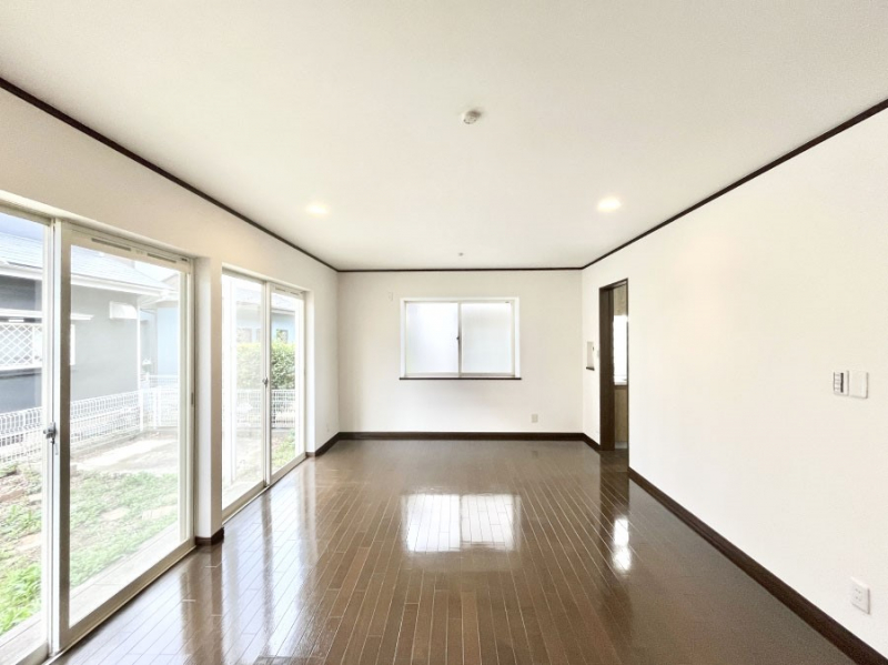 ���r���O�@���邢�z���������A�����̕��͋C�ɖ�������郊�r���O�E�_�C�j���O�B 