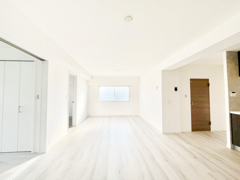 ���r���O�@���邢�z���������A�����̕��͋C�ɖ�������郊�r���O�ŉƑ��c���I