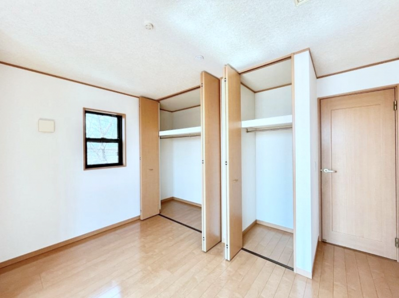 ���[�@�m���̃N���[�[�b�g�B���s��������̂Ō���̈ߗނ�����������܂�܂��B