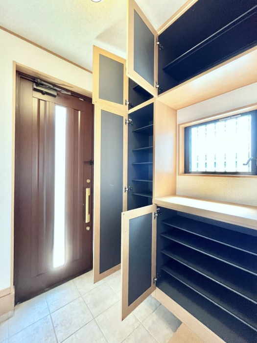 ���̑����ρ@�����Ղ���[�ł���V���[�Y�{�b�N�X�ŉƑ��S���̌C���A���ւ�������B  