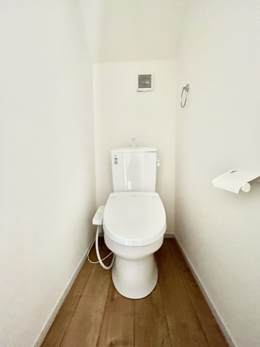 �g�C���@�g�C����1�K��2�K���ꂼ��ɔz�u����Ă��ĂƂĂ��֗��ł��B 