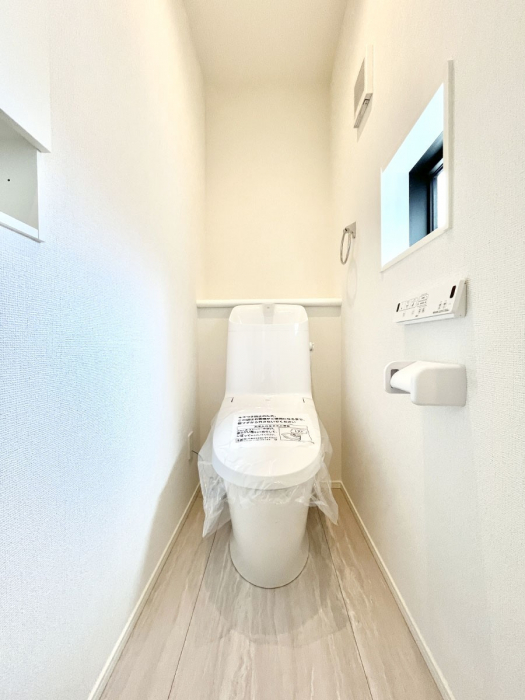 �g�C���@�g�C����1�K��2�K���ꂼ��ɔz�u����Ă��ĂƂĂ��֗��ł��B 