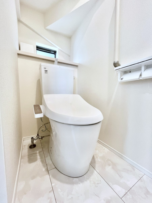 �g�C���@�g�C����1�K��2�K���ꂼ��ɔz�u����Ă��ĂƂĂ��֗��ł��B 