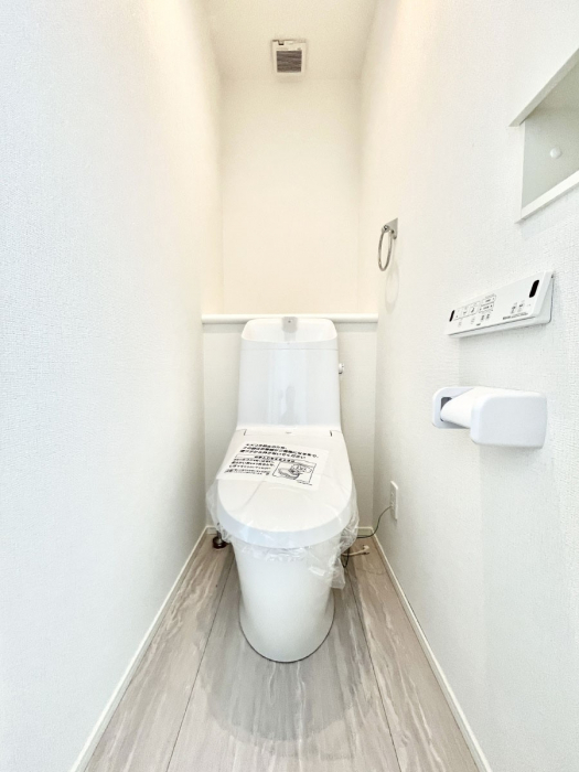 �g�C���@�g�C����1�K��2�K���ꂼ��ɔz�u����Ă��ĂƂĂ��֗��ł��B 