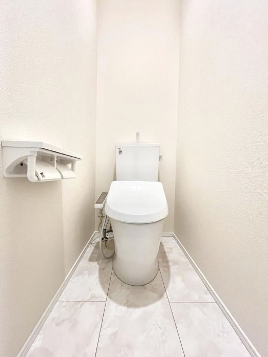 �g�C���@�g�C����1�K��2�K���ꂼ��ɔz�u����Ă��ĂƂĂ��֗��ł��B 