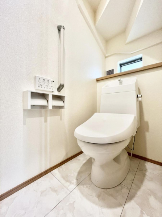 �g�C���@�E�H�V�����b�g�t���g�C����1�K��2�K���ꂼ��ɔz�u����Ă��ĂƂĂ��֗��ł��B 