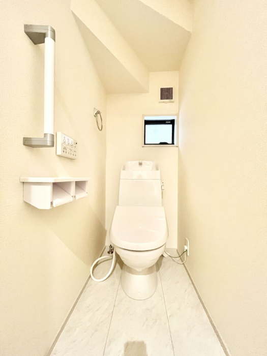�g�C���@�g�C����1�K��2�K���ꂼ��ɔz�u����Ă��ĂƂĂ��֗��ł��B 