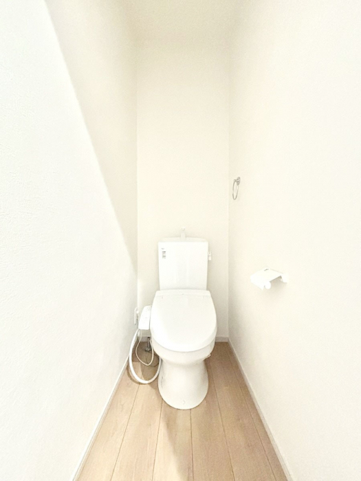 �g�C���@�g�C����1�K��2�K���ꂼ��ɔz�u����Ă��ĂƂĂ��֗��ł��B 