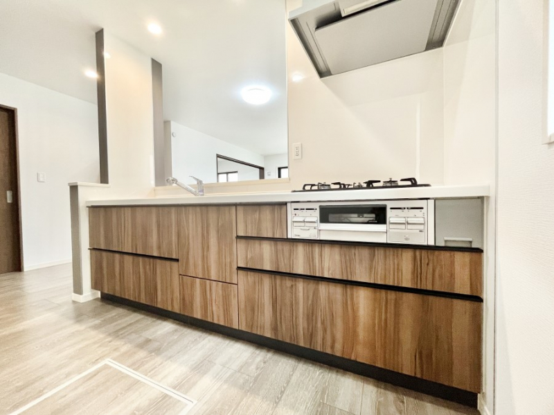�L�b�`���@���������Ȃ���ł����Ƒ��Ƃ̉�b���y���߂�ΖʃL�b�`��