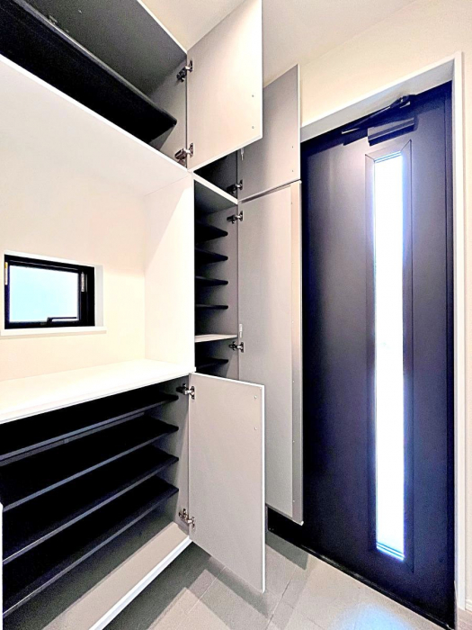 ���̑����ρ@�����Ղ���[�ł���V���[�Y�{�b�N�X�ŉƑ��S���̌C���A���ւ�������B  