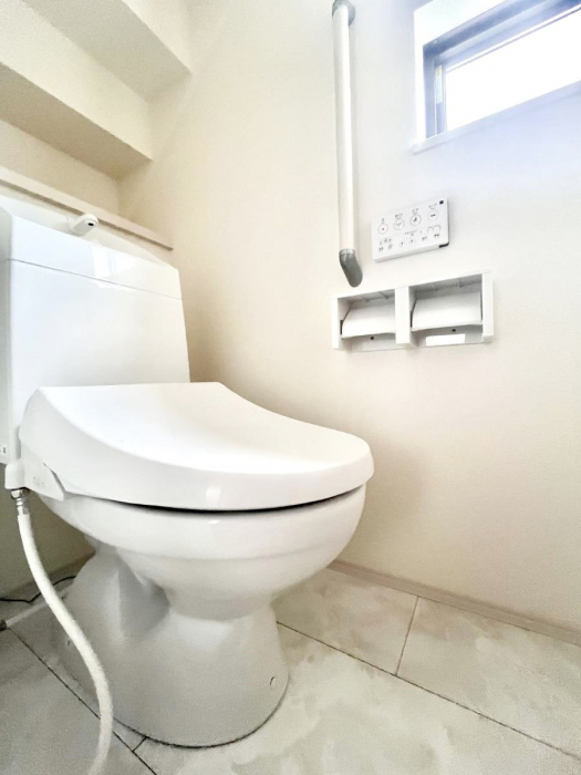 �g�C���@�g�C����1�K��2�K���ꂼ��ɔz�u����Ă��ĂƂĂ��֗��ł��B 