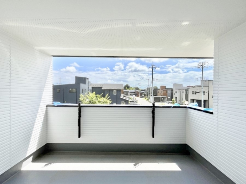�o���R�j�[�@�C���i�[�o���R�j�[�Ȃ̂ŉJ�ł����󕨂����������o���āA���ʂ�������̂Ŋ������ǂ��A�������X�y�[�X�Ƃ��ďd�󂵂܂��B 