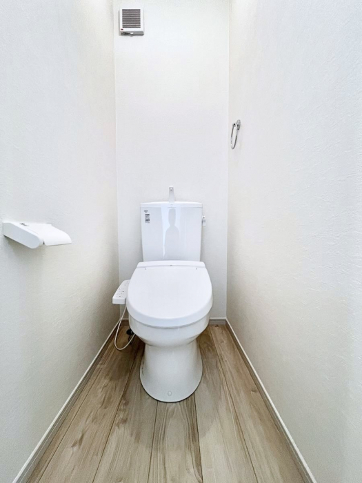 �g�C���@�g�C����1�K��2�K���ꂼ��ɔz�u����Ă��ĂƂĂ��֗��ł��B 
