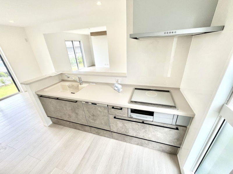 �L�b�`���@���������Ȃ���ł����Ƒ��Ƃ̉�b���y���߂�ΖʃL�b�`��