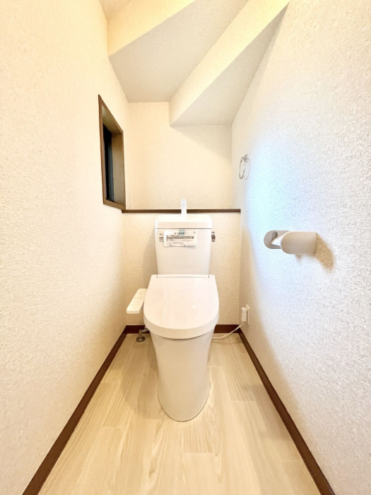 �g�C���@�g�C����1�K��2�K���ꂼ��ɔz�u����Ă��ĂƂĂ��֗��ł��B 
