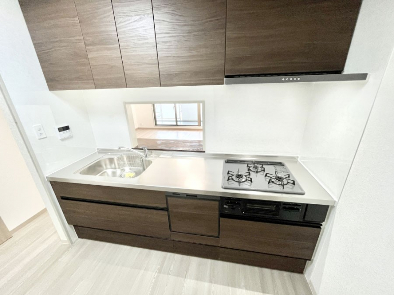 �L�b�`���@���������Ȃ���ł����Ƒ��Ƃ̉�b���y���߂�ΖʃL�b�`��