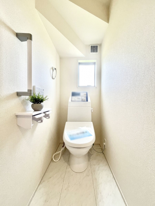 �g�C���@�g�C����1�K��2�K���ꂼ��ɔz�u����Ă��ĂƂĂ��֗��ł��B 