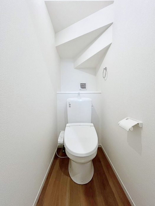 �g�C���@�g�C����1�K��2�K���ꂼ��ɔz�u����Ă��ĂƂĂ��֗��ł��B 