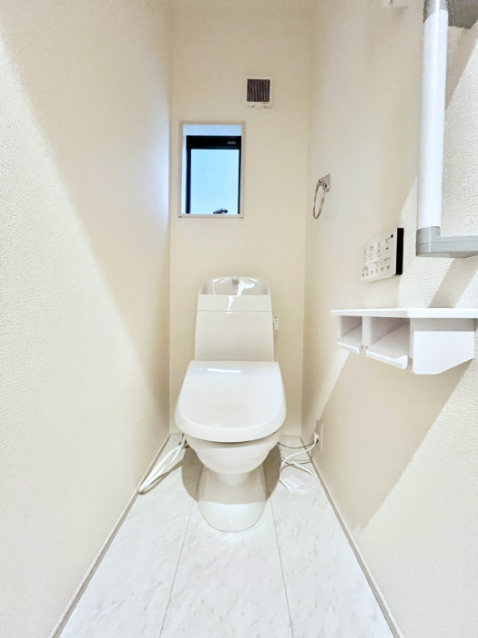 �g�C���@�g�C����1�K��2�K���ꂼ��ɔz�u����Ă��ĂƂĂ��֗��ł��B 