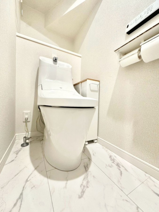 �g�C���@�g�C����1�K��2�K���ꂼ��ɔz�u����Ă��ĂƂĂ��֗��ł��B 