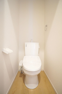 トイレ　温水洗浄便座機能付きトイレ